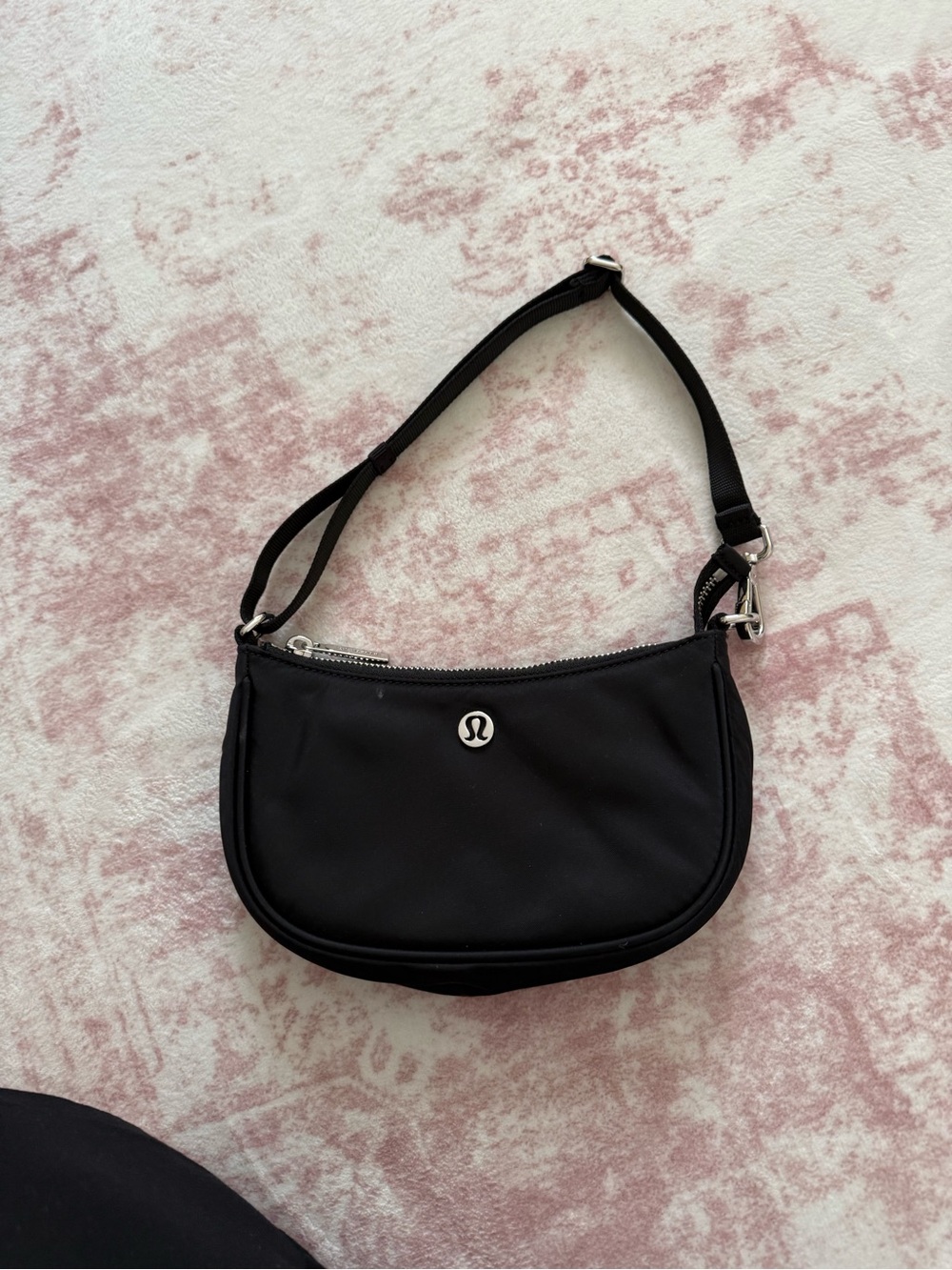 lululemon city essentials mini shoulder bag